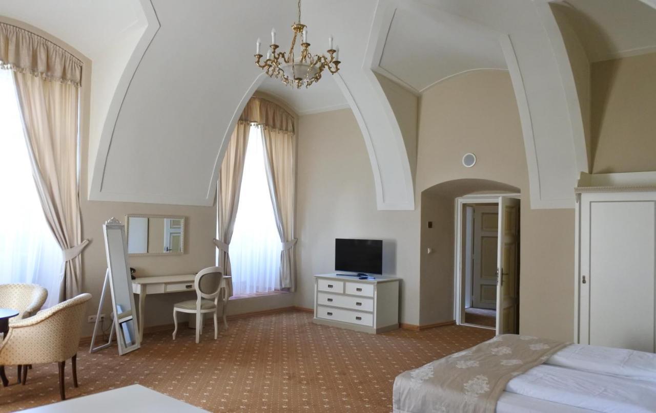 Hotel Gino Park Palace Povazska Bystrica Bagian luar foto