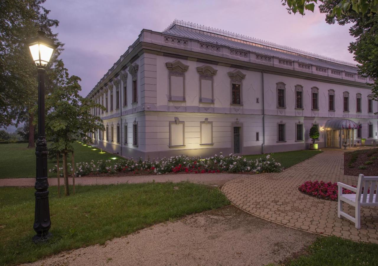 Hotel Gino Park Palace Povazska Bystrica Bagian luar foto