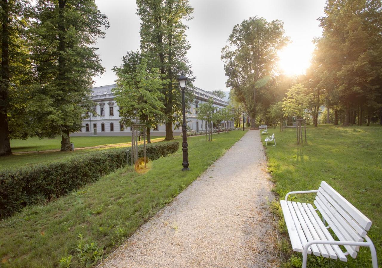 Hotel Gino Park Palace Povazska Bystrica Bagian luar foto