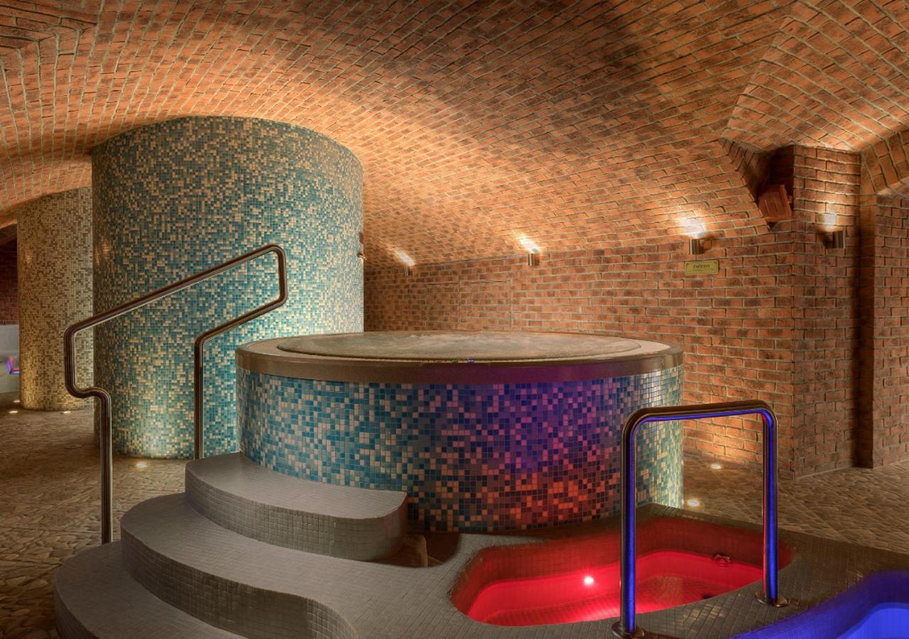 Hotel Gino Park Palace Povazska Bystrica Bagian luar foto