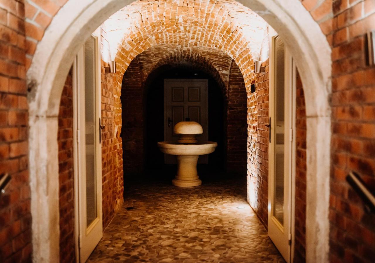 Hotel Gino Park Palace Povazska Bystrica Bagian luar foto