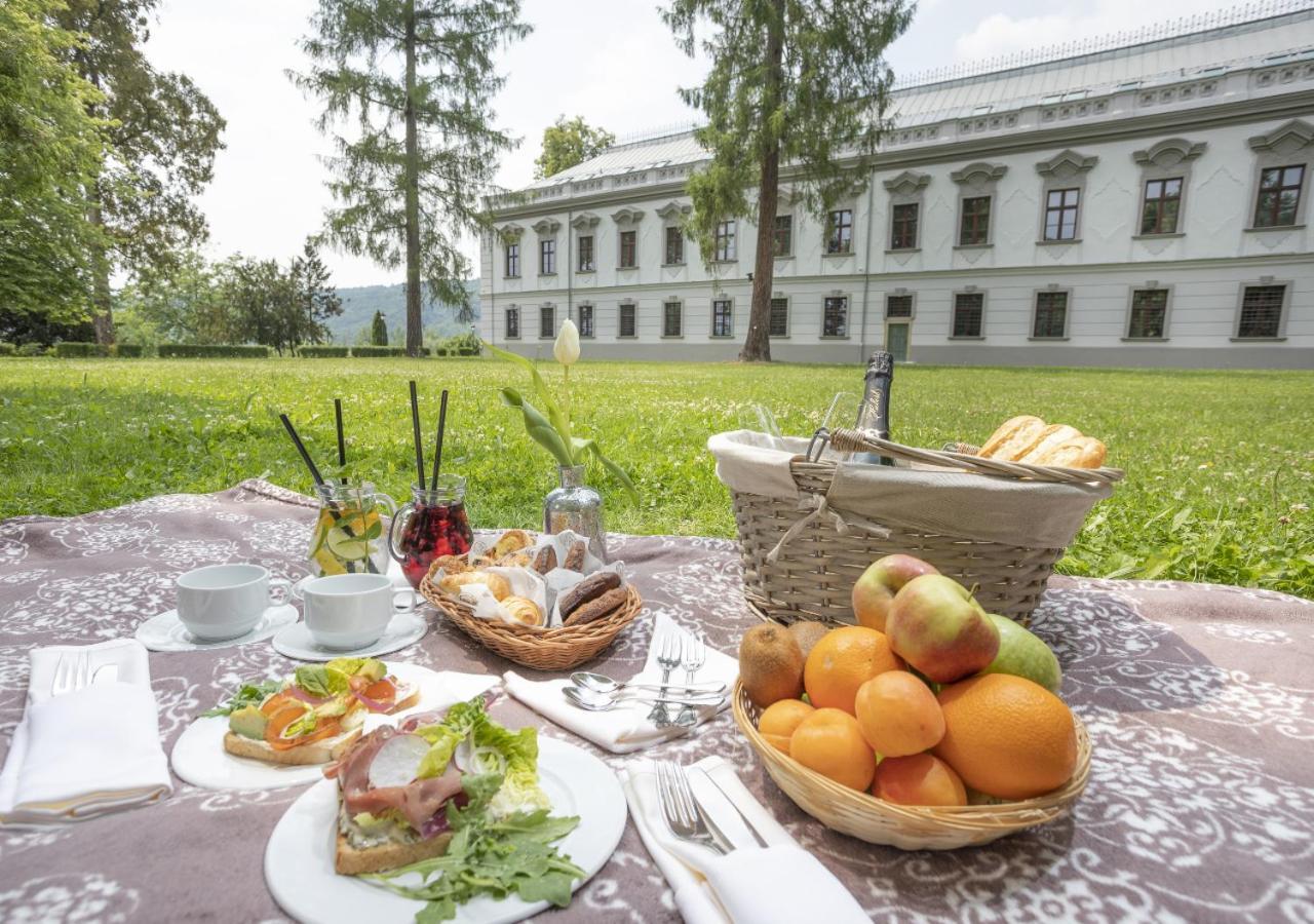 Hotel Gino Park Palace Povazska Bystrica Bagian luar foto