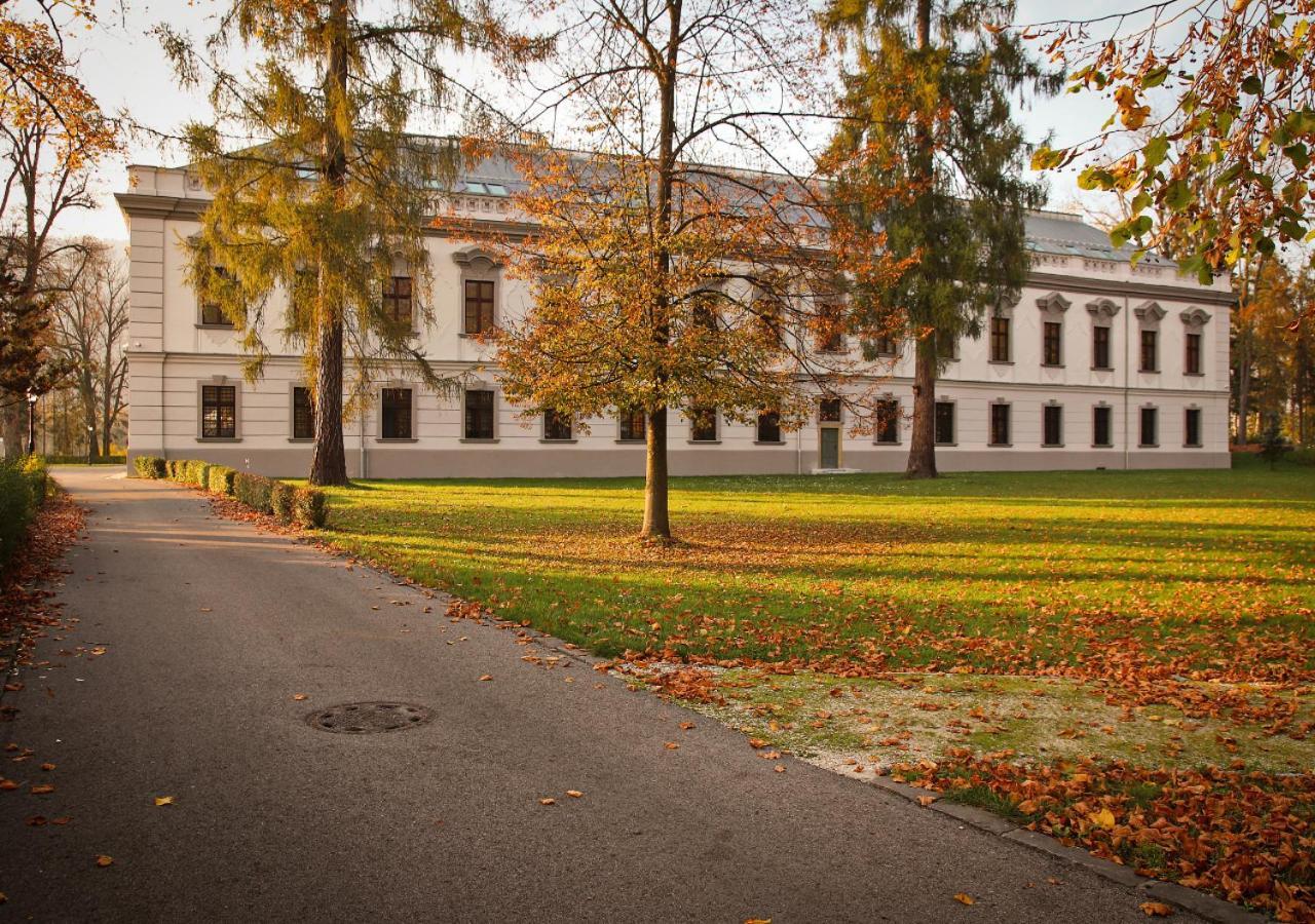 Hotel Gino Park Palace Povazska Bystrica Bagian luar foto