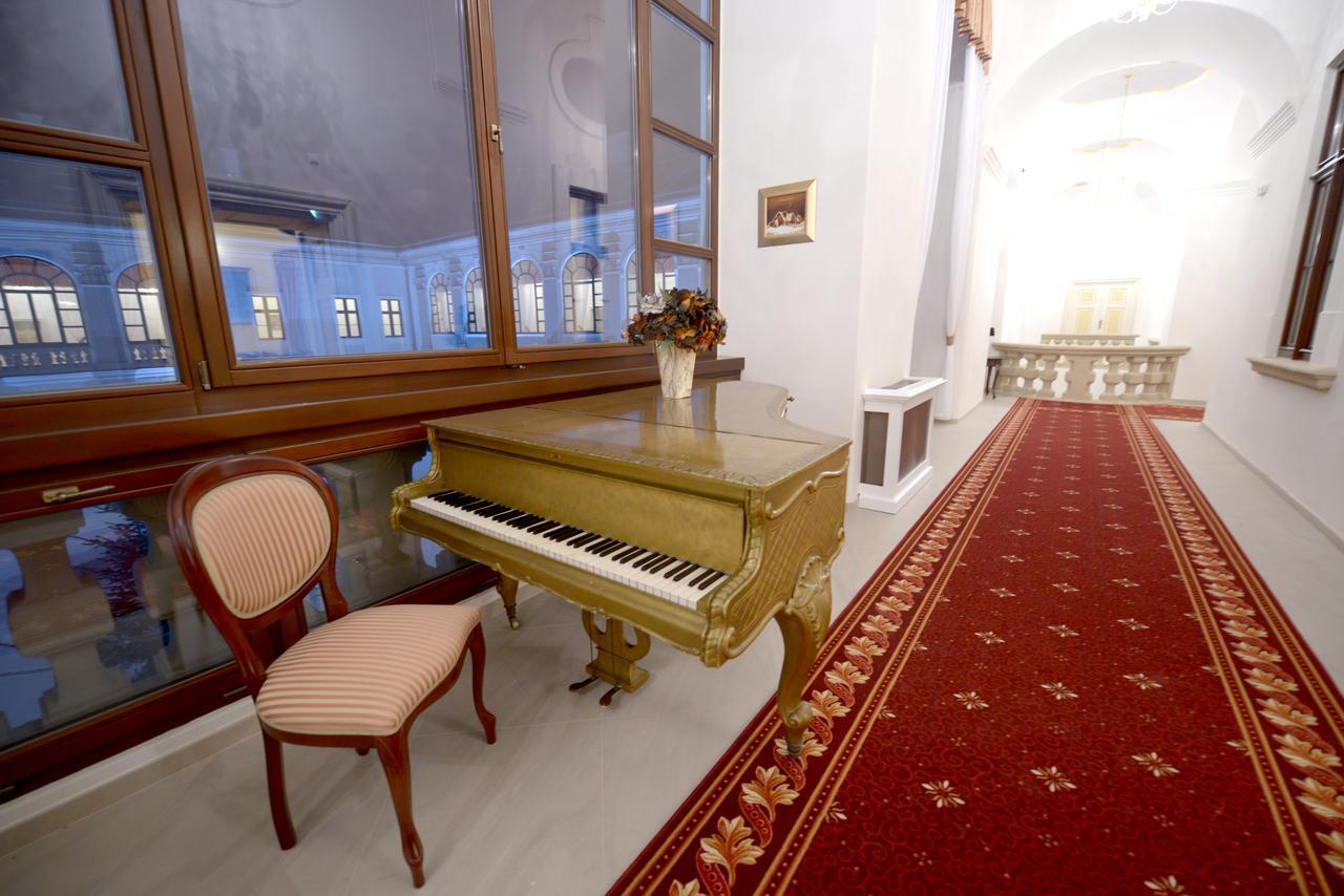 Hotel Gino Park Palace Povazska Bystrica Bagian luar foto