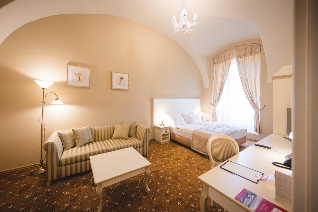 Hotel Gino Park Palace Povazska Bystrica Bagian luar foto