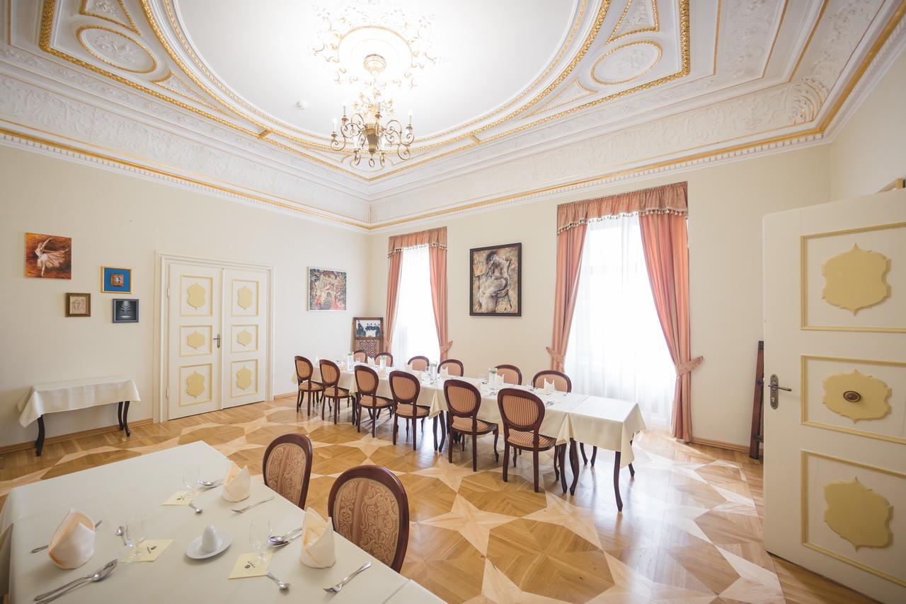 Hotel Gino Park Palace Povazska Bystrica Bagian luar foto