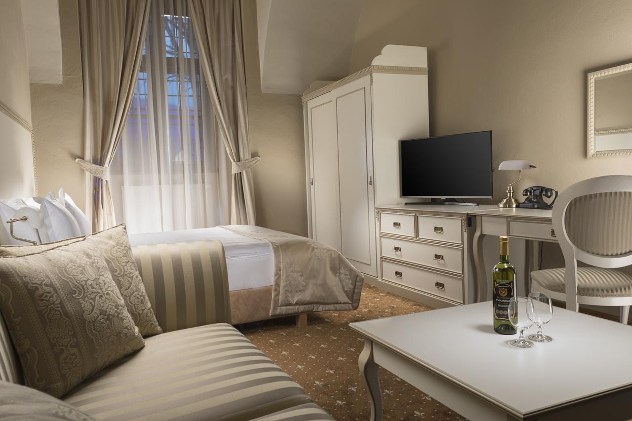 Hotel Gino Park Palace Povazska Bystrica Bagian luar foto